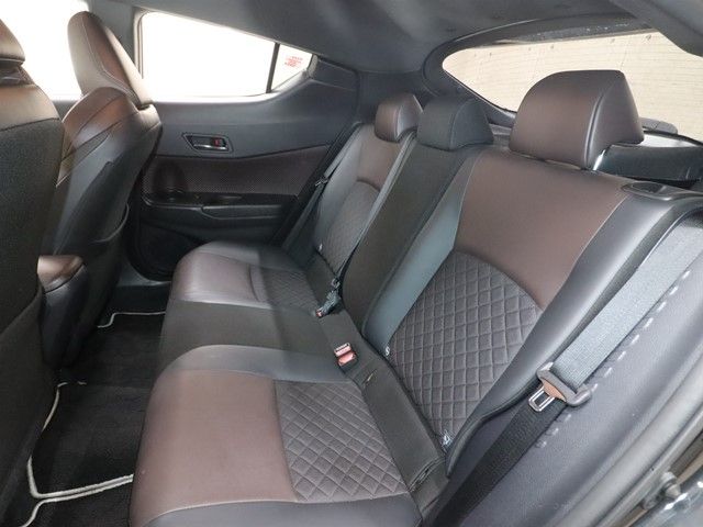 TOYOTA C-HR 2018 Image 31