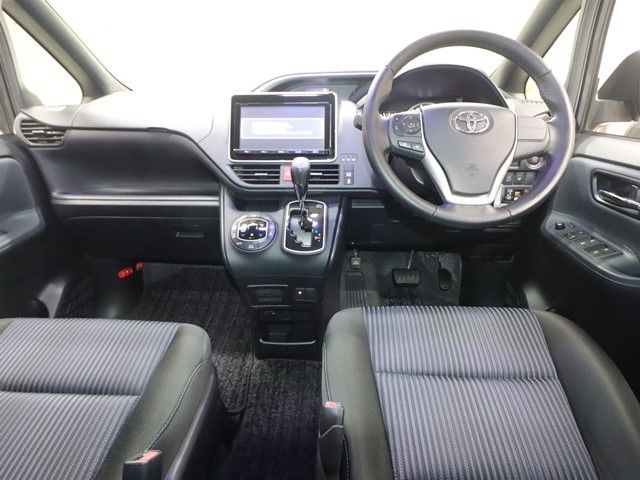 TOYOTA VOXY 2015 Image 31