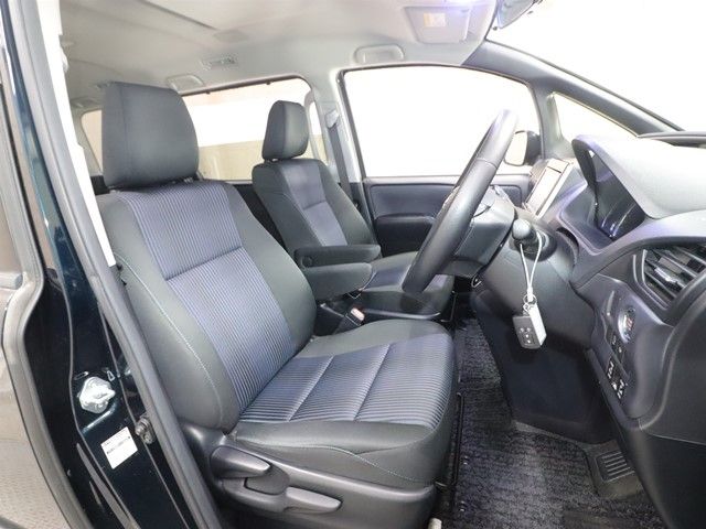 TOYOTA VOXY 2015 Image 31