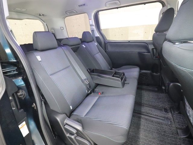 TOYOTA VOXY 2015 Image 31