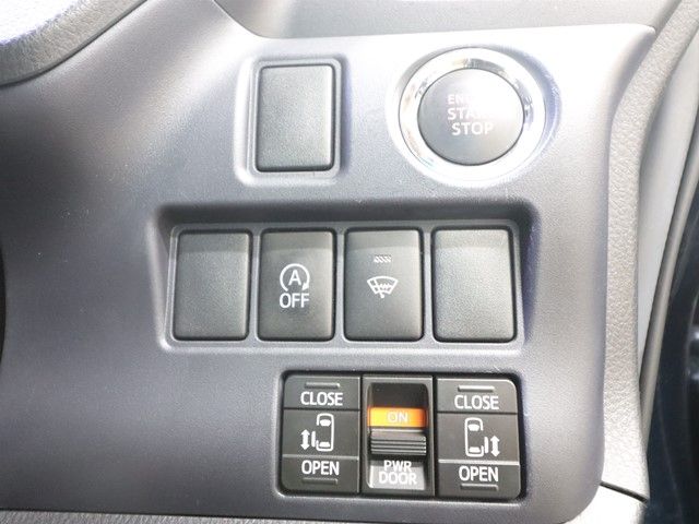 TOYOTA VOXY 2015 Image 31