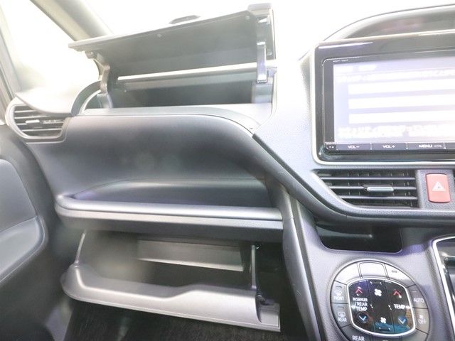 TOYOTA VOXY 2015 Image 31