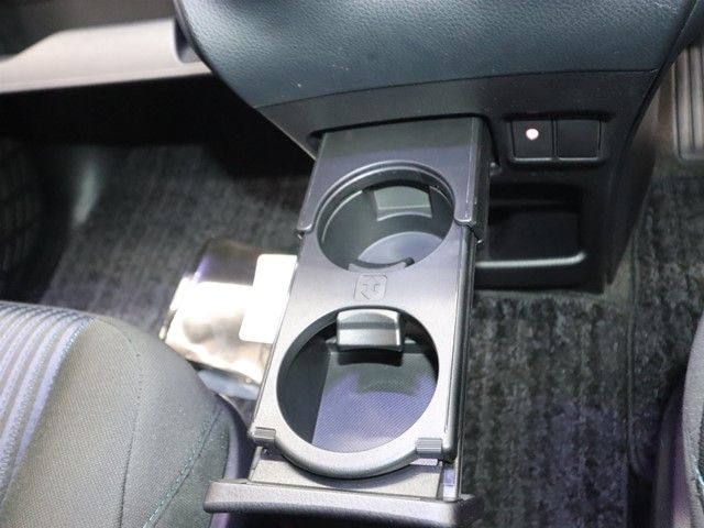 TOYOTA VOXY 2015 Image 31