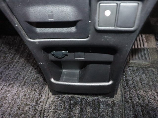 TOYOTA VOXY 2015 Image 31