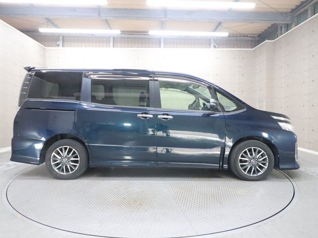 TOYOTA VOXY 2015 Image 31