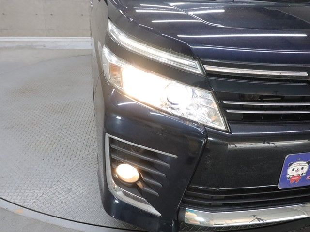 TOYOTA VOXY 2015 Image 31