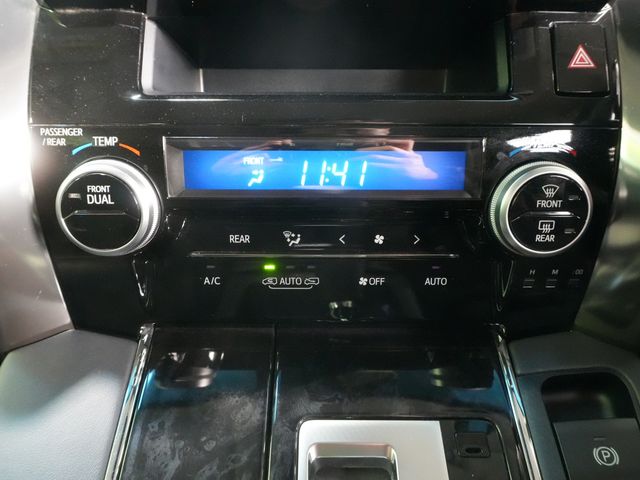 TOYOTA VELLFIRE 2018 Image 31