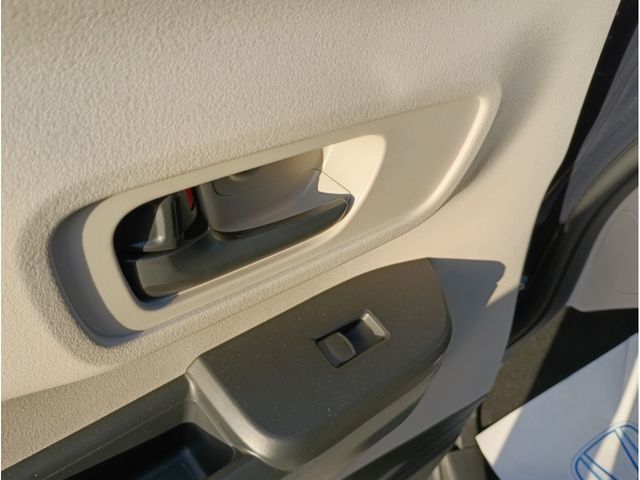 HONDA N BOX 2025 Image 31