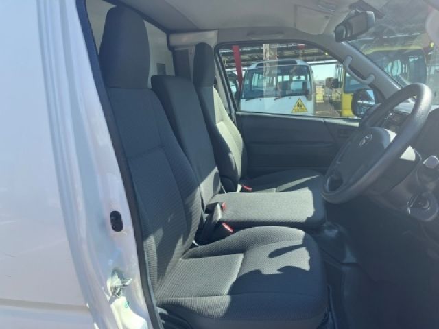 TOYOTA REGIUSACE VAN 2WD 2016 Image 31