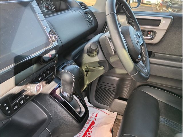 HONDA N BOX CUSTOM 2022 Image 31