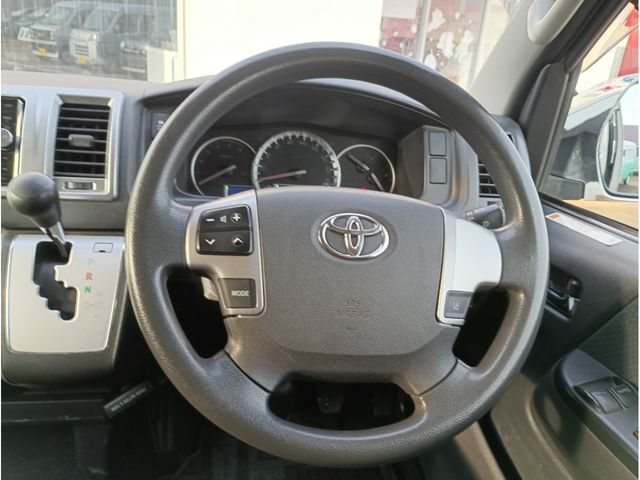 TOYOTA REGIUSACE VAN 4WD 2019 Image 31