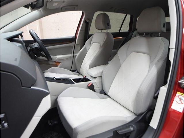 VOLKSWAGEN GOLF VARI 2021 Image 31