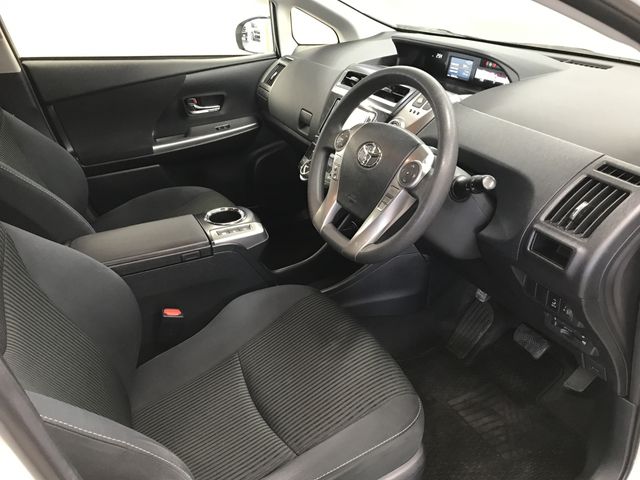 TOYOTA PRIUS ALPHA 2016 Image 31