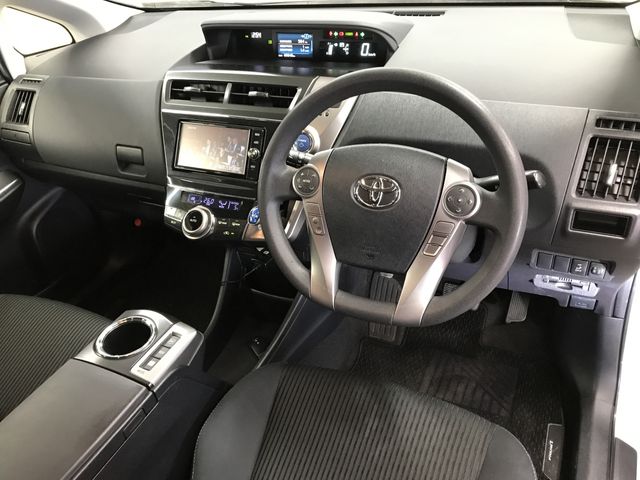 TOYOTA PRIUS ALPHA 2016 Image 31