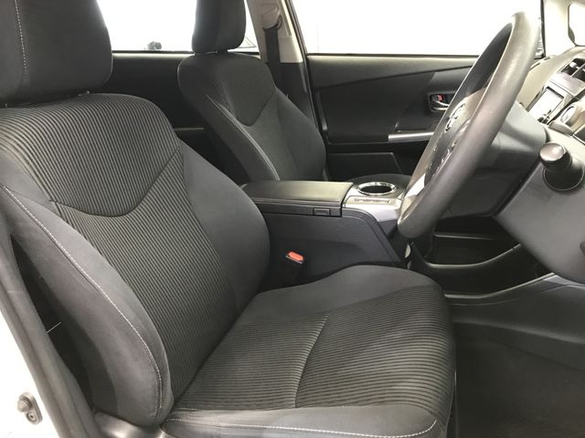 TOYOTA PRIUS ALPHA 2016 Image 31