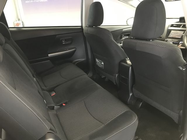 TOYOTA PRIUS ALPHA 2016 Image 31