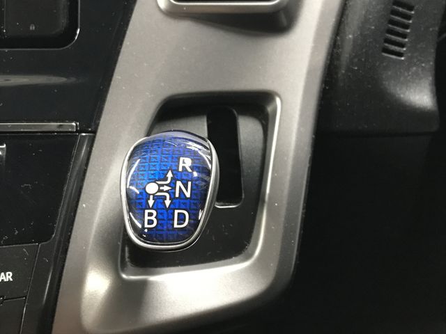 TOYOTA PRIUS ALPHA 2016 Image 31