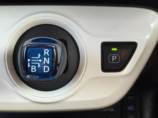 TOYOTA PRIUS 2016 Image 31