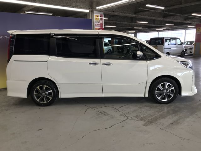 TOYOTA NOAH 2019 Image 31