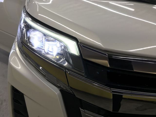 TOYOTA NOAH 2019 Image 31