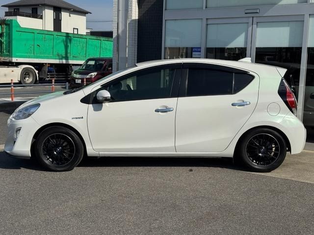 TOYOTA AQUA 2017 Image 31