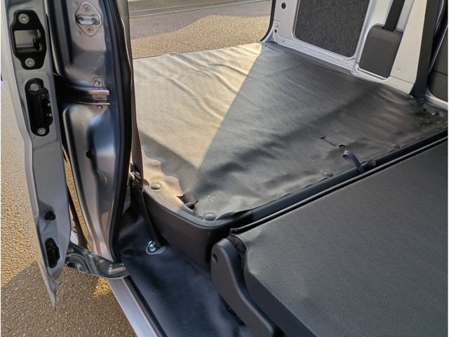 DAIHATSU HIJET CARGO 4WD 2022 Image 31