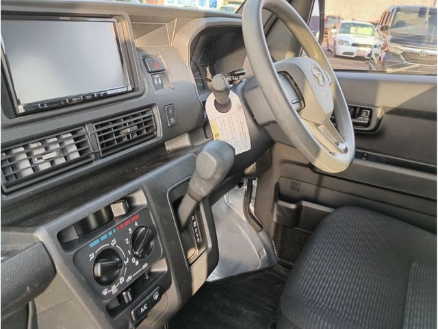 DAIHATSU HIJET CARGO 4WD 2022 Image 31