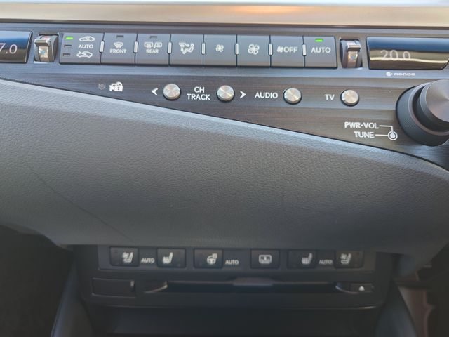 TOYOTA LEXUS ES300H 2019 Image 31