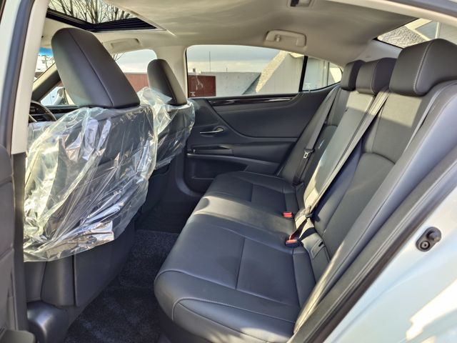 TOYOTA LEXUS ES300H 2019 Image 31