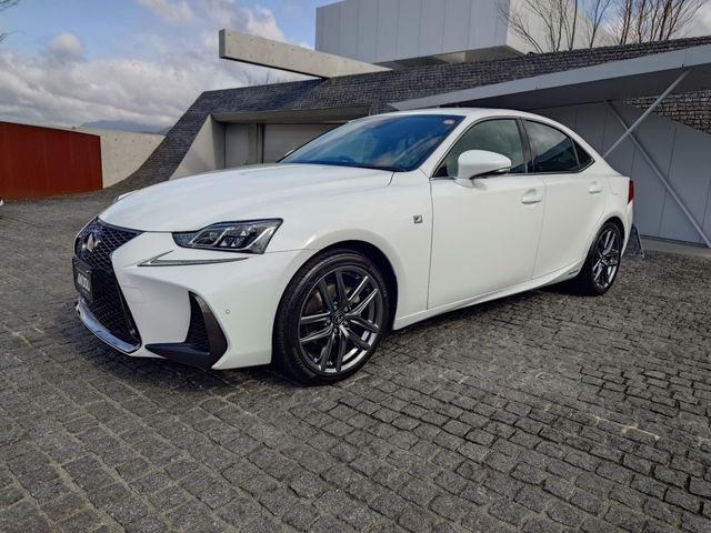 TOYOTA LEXUS IS300H 2018 Image 31