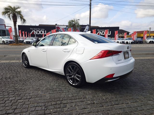 TOYOTA LEXUS IS300H 2018 Image 31