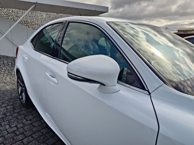 TOYOTA LEXUS IS300H 2018 Image 31