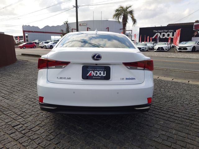 TOYOTA LEXUS IS300H 2018 Image 31