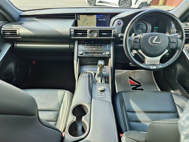 TOYOTA LEXUS IS300H 2018 Image 31
