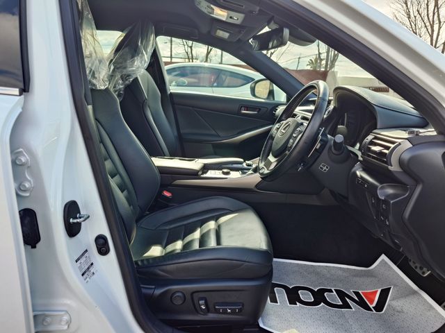 TOYOTA LEXUS IS300H 2018 Image 31
