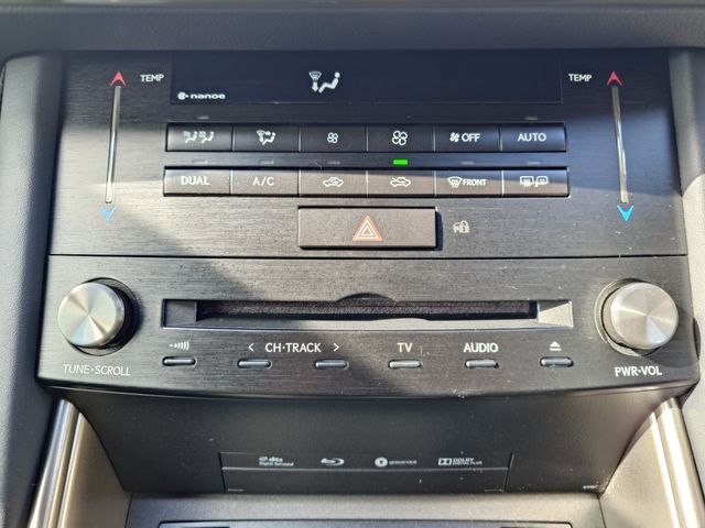 TOYOTA LEXUS IS300H 2018 Image 31