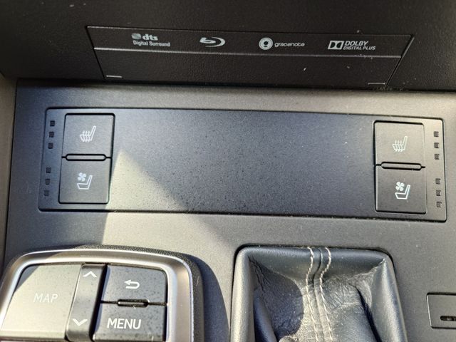 TOYOTA LEXUS IS300H 2018 Image 31