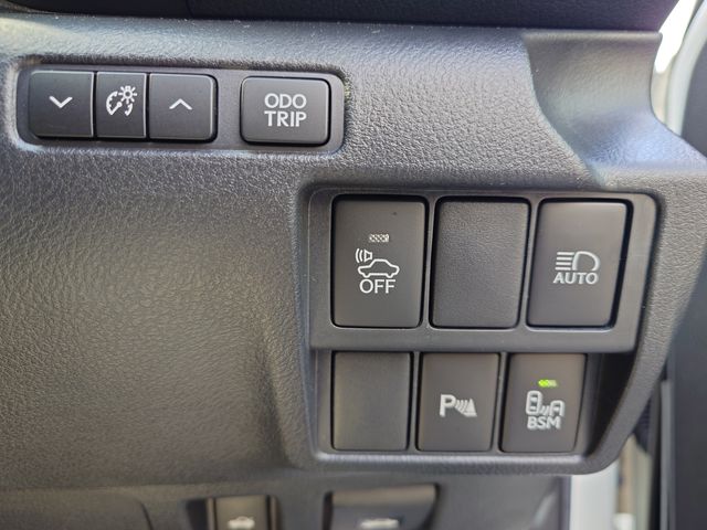 TOYOTA LEXUS IS300H 2018 Image 31