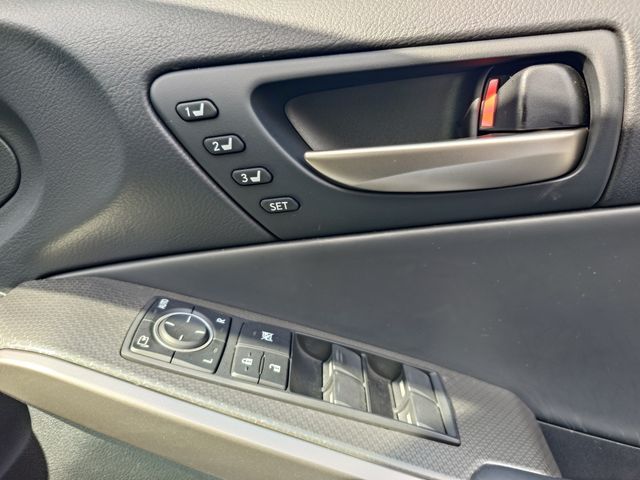 TOYOTA LEXUS IS300H 2018 Image 31