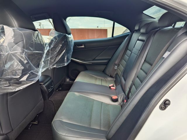 TOYOTA LEXUS IS300H 2018 Image 31