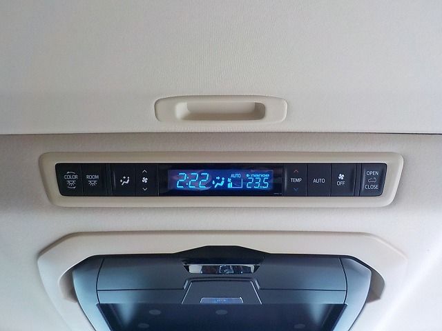 TOYOTA VELLFIRE 2018 Image 31