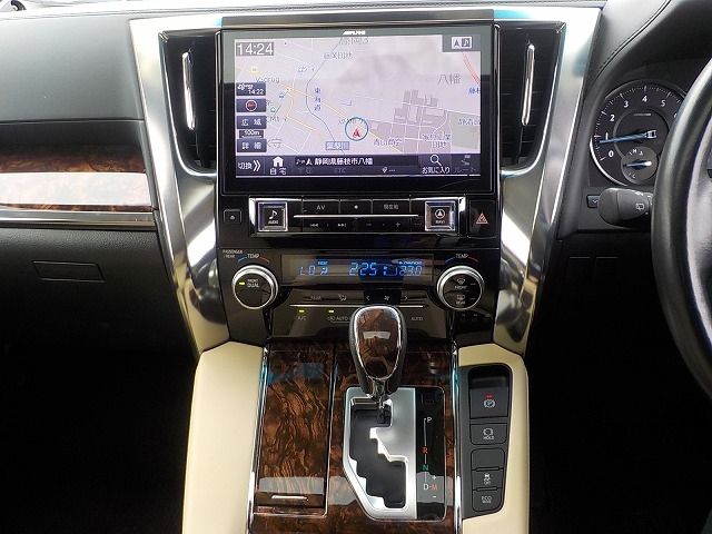 TOYOTA VELLFIRE 2018 Image 31