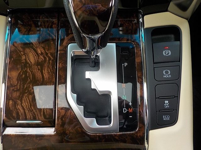 TOYOTA VELLFIRE 2018 Image 31