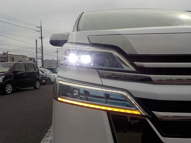 TOYOTA VELLFIRE 2018 Image 31