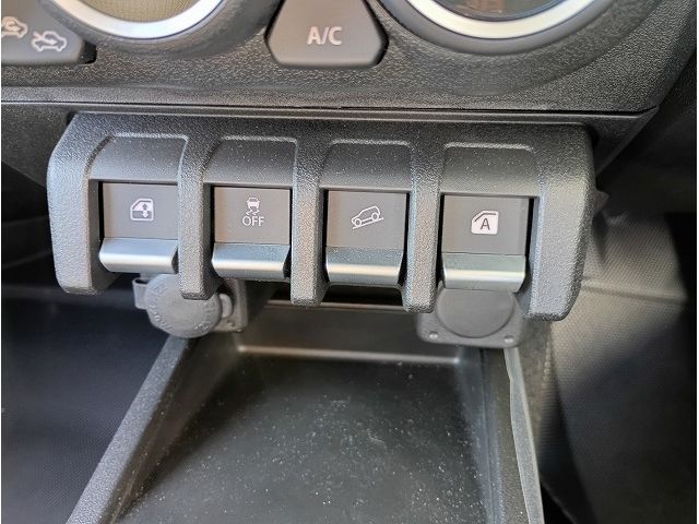 SUZUKI JIMNY NOMADE 2025 Image 31