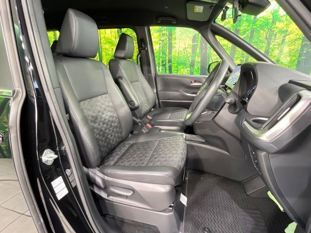 TOYOTA VOXY HYBRID 2023 Image 31