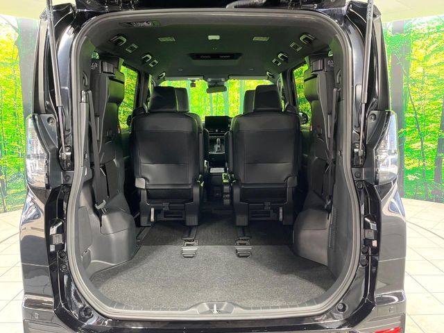 TOYOTA VOXY HYBRID 2023 Image 31