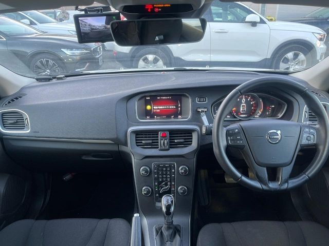 VOLVO V40 2019 Image 31