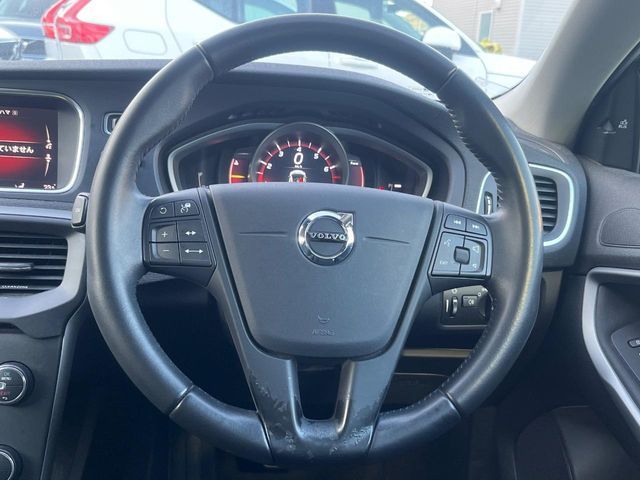 VOLVO V40 2019 Image 31