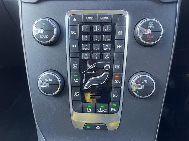 VOLVO V40 2019 Image 31